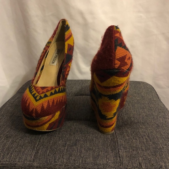 Beautiful southwestern print wedge - Picture 3 of 3